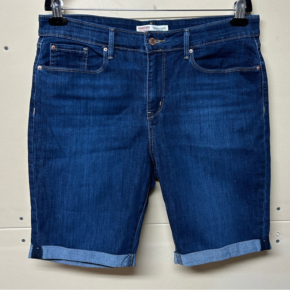 2/$30⚡️- SHORTS | Women’s Signature by Levi Strauss Jean shorts size 16